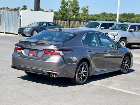 Used 2022 Toyota Camry SE FWD image 9