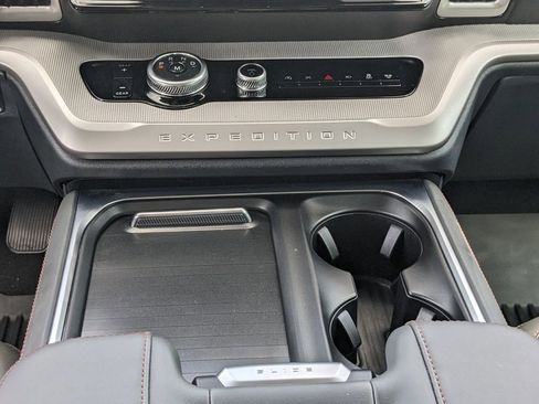 New 2025 Ford Expedition Active image 26