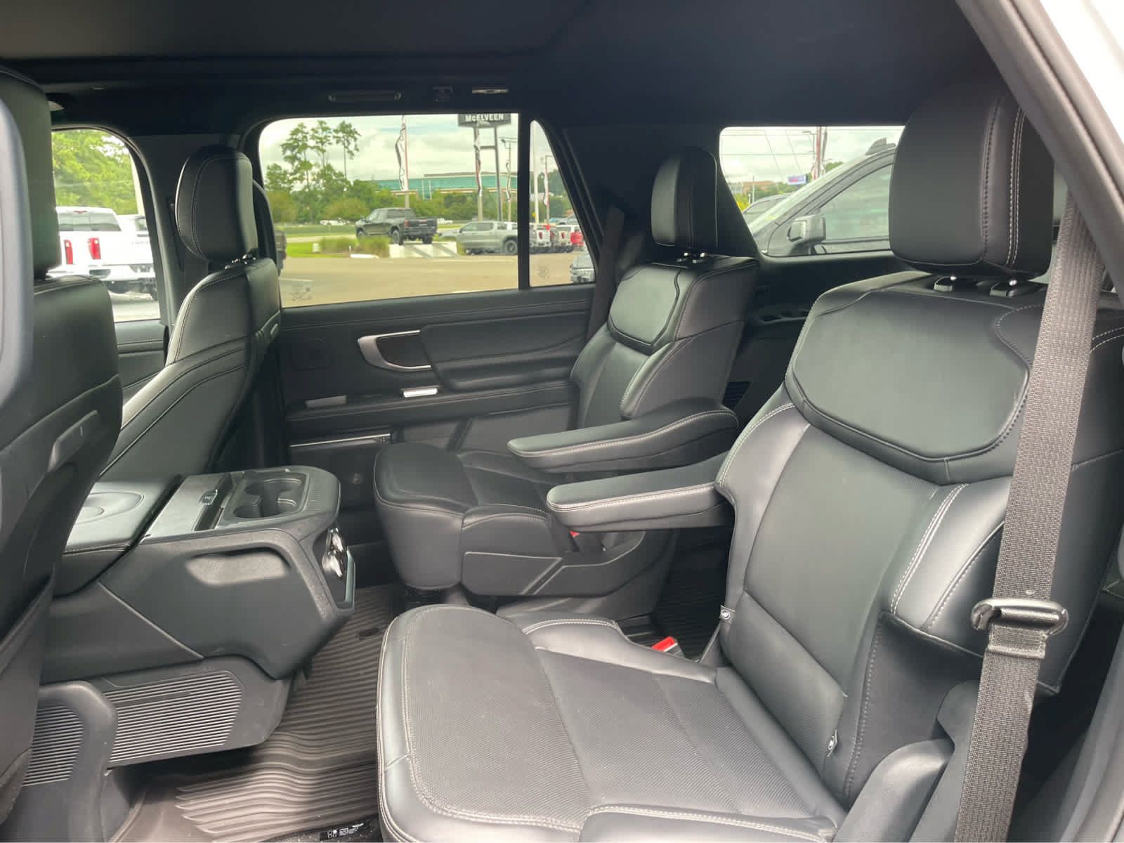 Used 2025 Ford Expedition Platinum w/ Stealth Performance Package AWD/4WD image 21
