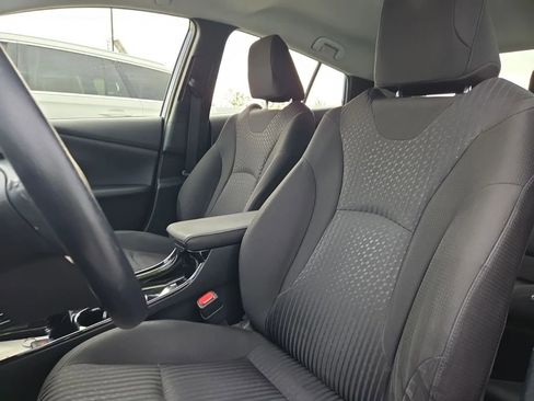 Used 2018 Toyota Prius Three FWD image 4