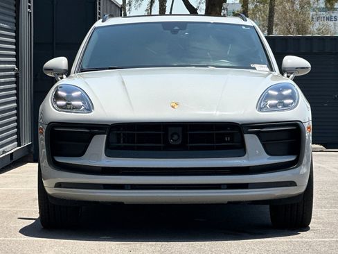 Certified 2024 Porsche Macan AWD/4WD image 11