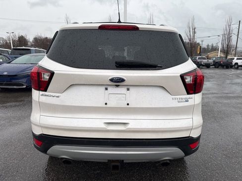 Used 2019 Ford Escape Titanium image 3