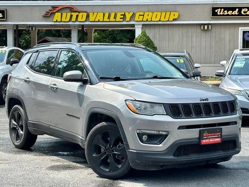 Used 2019 Jeep Compass Latitude AWD/4WD image 1