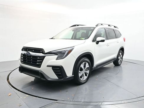 Used 2023 Subaru Ascent Premium w/ Convenience Package image 3