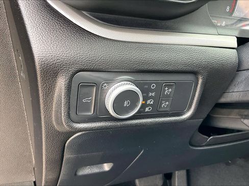 Used 2022 Ford Explorer XLT w/ Equipment Group 202A image 14