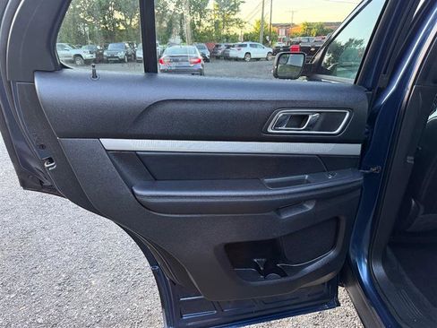 Used 2016 Ford Explorer XLT w/ Equipment Group 202A AWD/4WD image 14