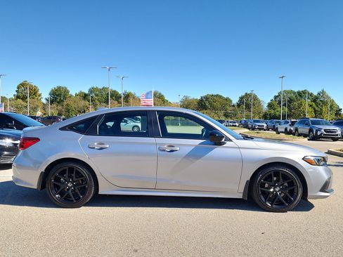 Used 2023 Honda Civic Sport image 2