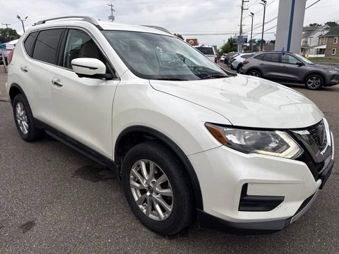 Used 2018 Nissan Rogue SV w/ Premium Package AWD/4WD image 4