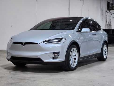 Used 2018 Tesla Model X 75D image 4