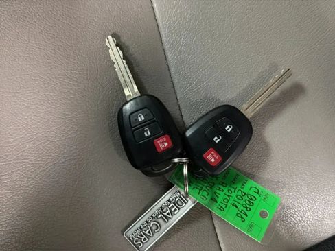Used 2014 Toyota RAV4 XLE AWD/4WD image 23