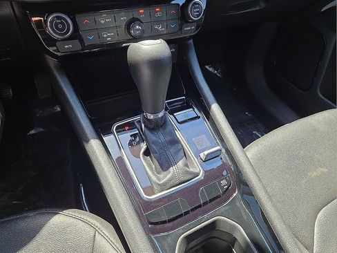 Used 2025 Jeep Compass Limited image 31