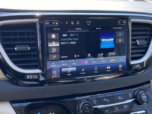 Used 2024 Chrysler Pacifica Touring-L image 25