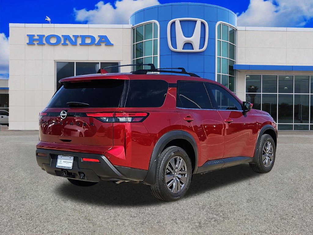 Used 2025 Nissan Pathfinder SV w/ SV Premium Package FWD image 3
