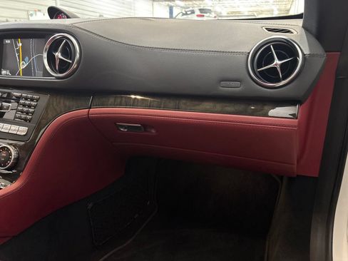Used 2014 Mercedes-Benz SL 550 image 32