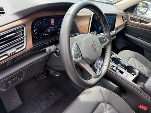 Used 2025 Volkswagen Atlas SE FWD image 37
