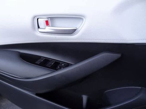 Used 2023 Toyota Corolla SE image 8