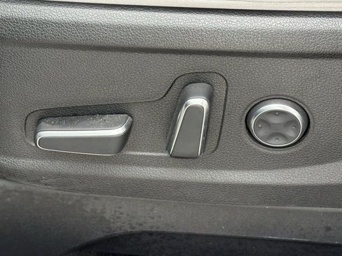 Used 2024 Hyundai Palisade SEL w/ Premium Package image 16