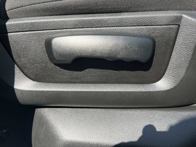 Used 2023 RAM 1500 Classic SLT w/ Electronics Group AWD/4WD image 18
