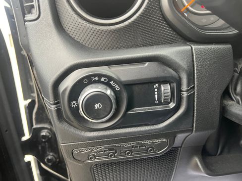 Used 2024 Jeep Wrangler Unlimited Rubicon w/ Technology Group AWD/4WD image 21