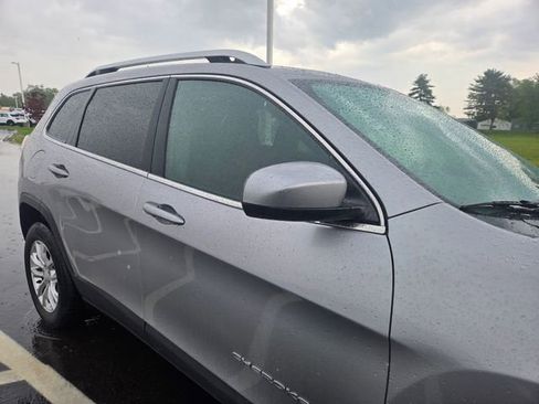 Used 2019 Jeep Cherokee Latitude w/ Cold Weather Group AWD/4WD image 5