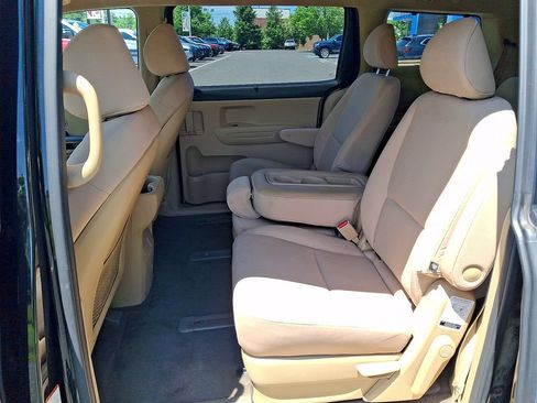 Used 2016 Kia Sedona LX w/ LX Convenience Package FWD image 11