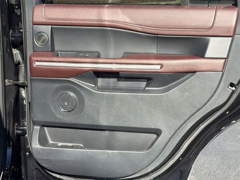 Used 2023 Ford Expedition Limited image 15