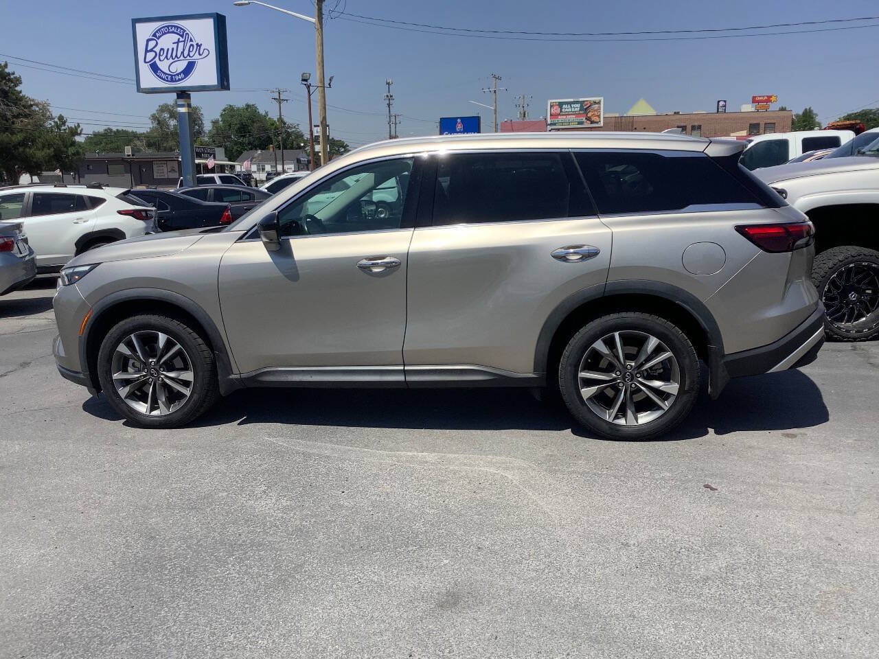 Used 2023 INFINITI QX60 Luxe w/ Cargo Package AWD/4WD image 19