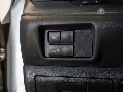 Used 2021 Toyota Highlander XLE AWD/4WD image 16