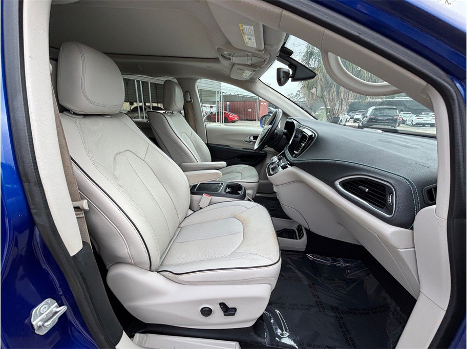 Used 2018 Chrysler Pacifica Limited FWD image 42