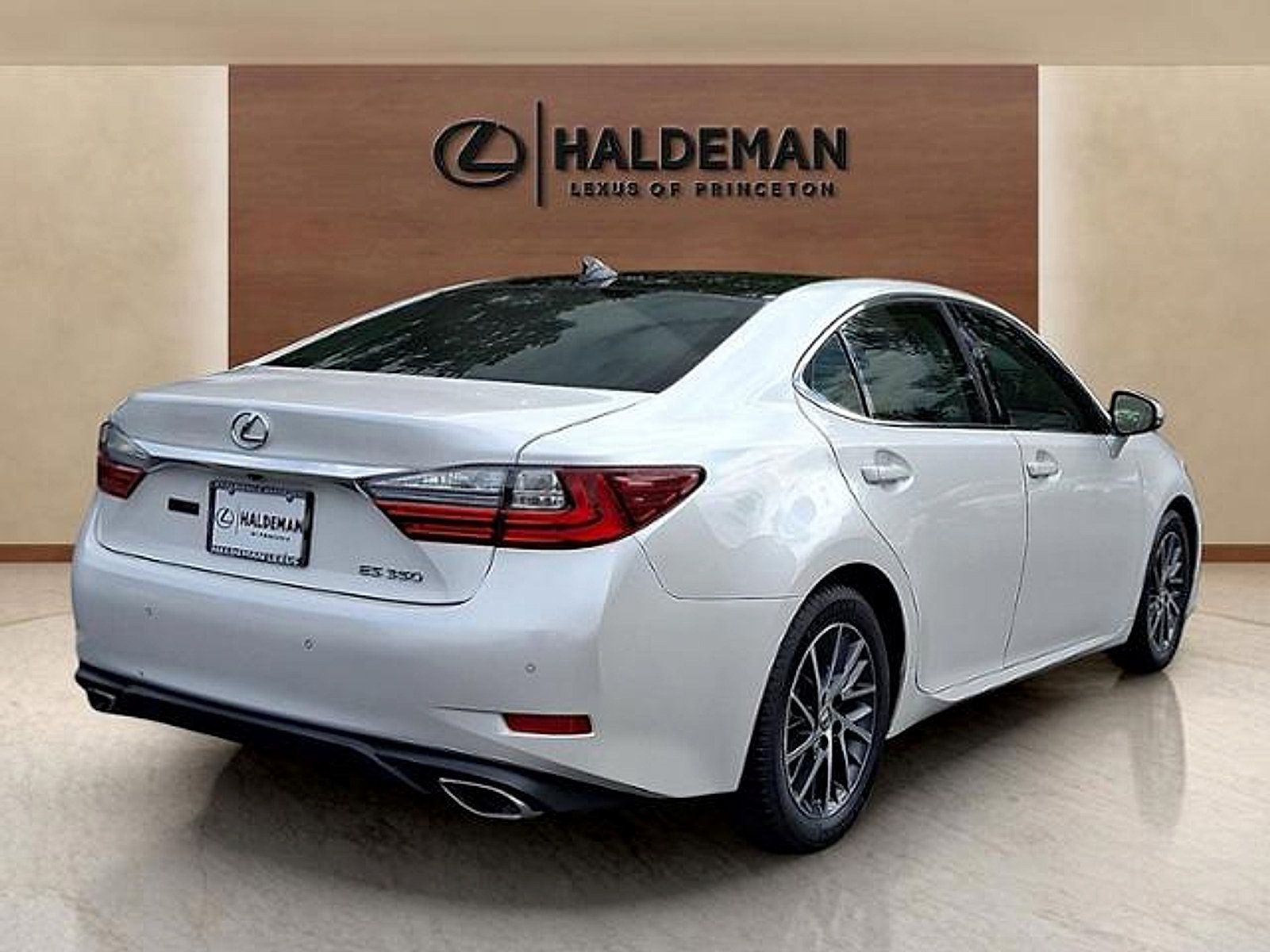 Used 2017 Lexus ES 350 FWD image 6
