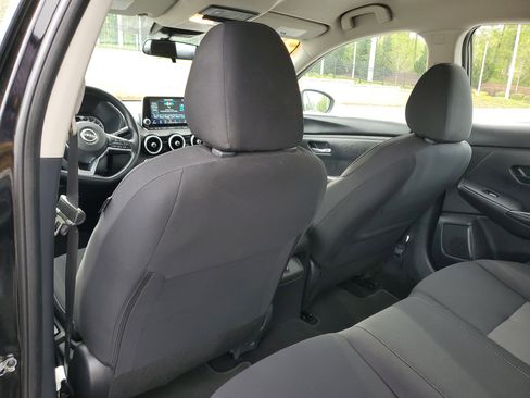 Used 2025 Nissan Sentra SV image 9