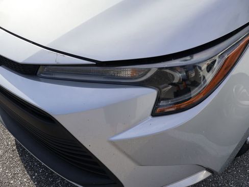 Used 2023 Toyota Corolla LE image 3