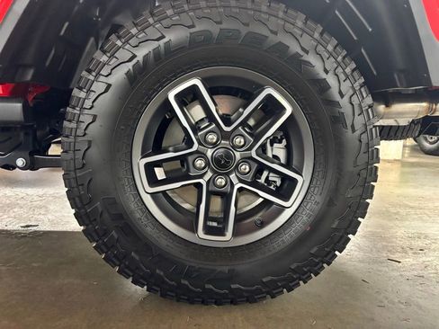 New 2025 Jeep Gladiator Mojave image 9