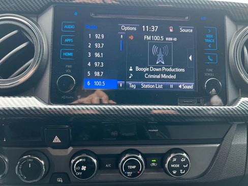 Used 2017 Toyota Tacoma TRD Off-Road image 17