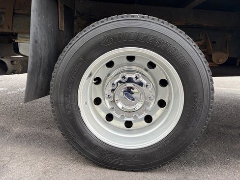 Used 2015 Ford F550 4x4 Regular Cab Super Duty image 17