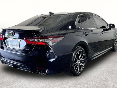 Used 2022 Toyota Camry SE FWD image 4