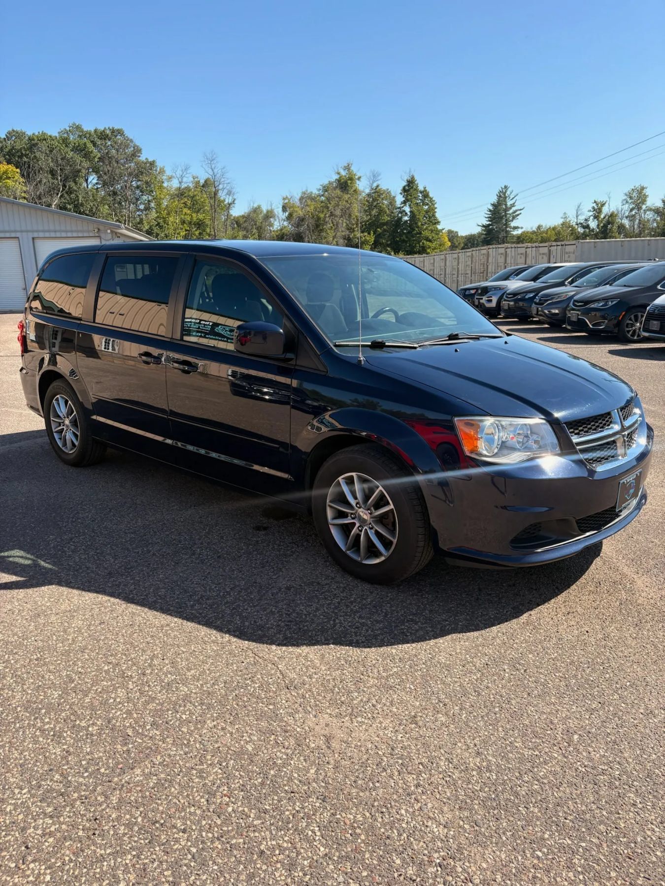 Used 2016 Dodge Grand Caravan SE FWD image 3