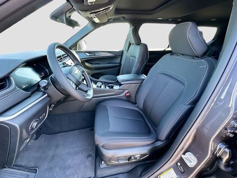 New 2025 Jeep Grand Cherokee L Laredo image 14