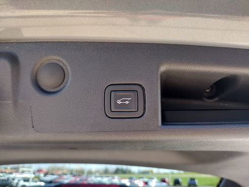 Used 2024 Chevrolet Equinox Premier AWD/4WD image 17