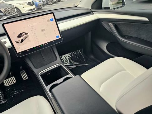 Used 2022 Tesla Model Y Performance AWD/4WD image 33