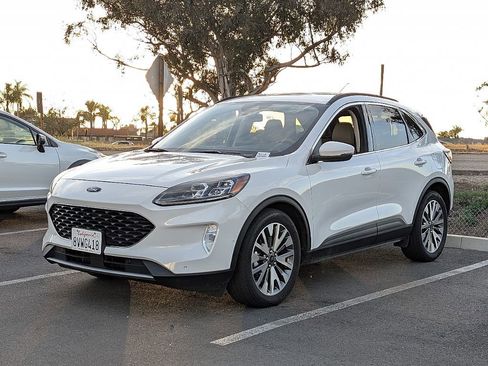 Used 2020 Ford Escape Titanium image 15