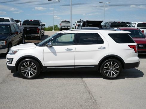 Used 2017 Ford Explorer Platinum AWD/4WD image 8