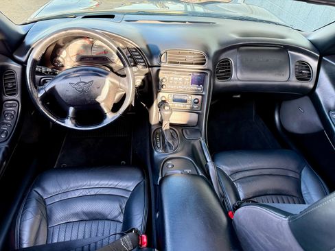 Used 2001 Chevrolet Corvette Convertible w/ Preferred Equipment Group2 image 17