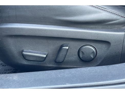 Used 2020 MAZDA MAZDA3 Hatchback w/ Preferred Package image 14