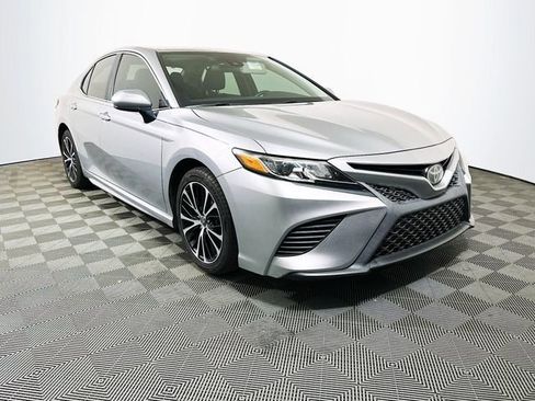 Certified 2018 Toyota Camry SE image 1