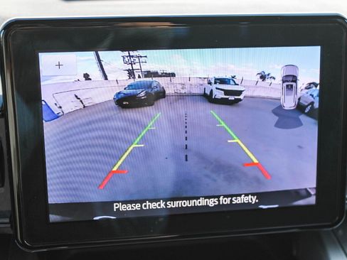 Used 2022 Ford Explorer XLT image 25