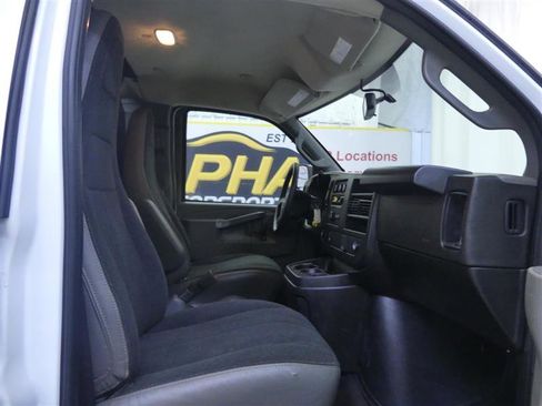 Used 2024 Chevrolet Express 2500 w/ Driver Convenience Package RWD image 9
