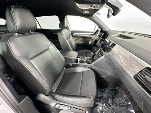 Used 2023 Volkswagen Atlas Cross Sport SE FWD image 26