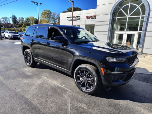 New 2025 Jeep Grand Cherokee Limited image 2