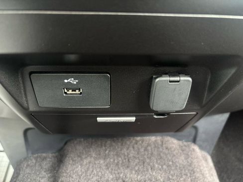 Used 2016 Ford F150 XLT image 24